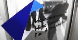 Perussuomalaiset vaatii velvoittavaa kotouttamispolitiikkaa Tanskan malliin: ”Suomen suunta on käännettävä”