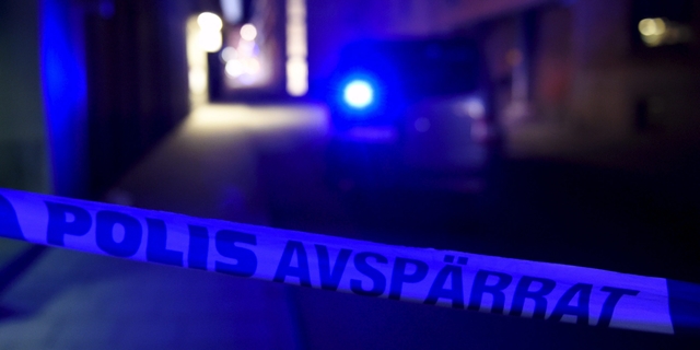 Sinne menivät valtiolle kengät, rahat ja Porsche – poliisi ja ulosotto iskivät jengirikollisiin Tukholman yössä