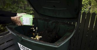 PS: Kompostin ilmoitusvelvollisuudesta ja kompostitarkastajista tulee luopua – ”Kakkakikkareiden kyttäämistä”