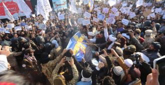 Koraanin poltto Tukholmassa johti mielenosoituksiin kautta muslimimaailman – Paludan aikoo jatkaa Turkin painostamista