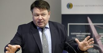 Maailman ilmatieteen järjestön pääsihteeri Petteri Taalas kehottaa luottamaan Nasan tutkimukseen: ”Suomi on sitonut enemmän hiiltä kuin tuottanut päästöjä”