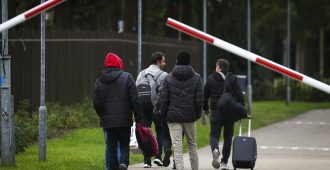 Kylmää kyytiä – Belgia laittaa perheettömät turvapaikanhakijamiehet kadulle