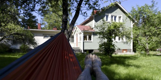 Yksinkertainen ja edullinen elämä luonnon helmassa kiinnostaa – nuoret saksalaiset muuttavat joukolla Ruotsiin