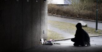 Isä ammuttiin kuoliaaksi 12-vuotiaan poikansa silmien edessä Tukholmassa – oli sanonut jengille vastaan