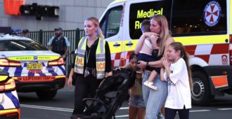 Naiskomisario ampui veitsimiehen – Australian veitsihyökkäyksessä kuoli kuusi viatonta uhria