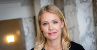 Eurovaaliehdokas Sara Seppänen haluaa EU:n palaavan perustehtäviinsä – EU:n on jätettävä näpertely pullonkorkkien kanssa ja keskityttävä Euroopan turvallisuuden ja kilpailukyvyn vahvistamiseen