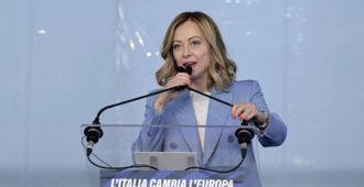 Italian pääministeri haluaa koota konservatiivit yhteen ja ”työntää vasemmiston oppositioon myös Euroopan unionissa”