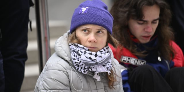 Ilmastoaktivismi vastatuulessa – eliitin loiste sammui ja Greta Thunberg sulautui tapettiin