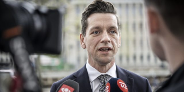 Tanskan maahanmuuttoministeri: Onneksi Suomi taistelee laitonta siirtolaisuutta vastaan